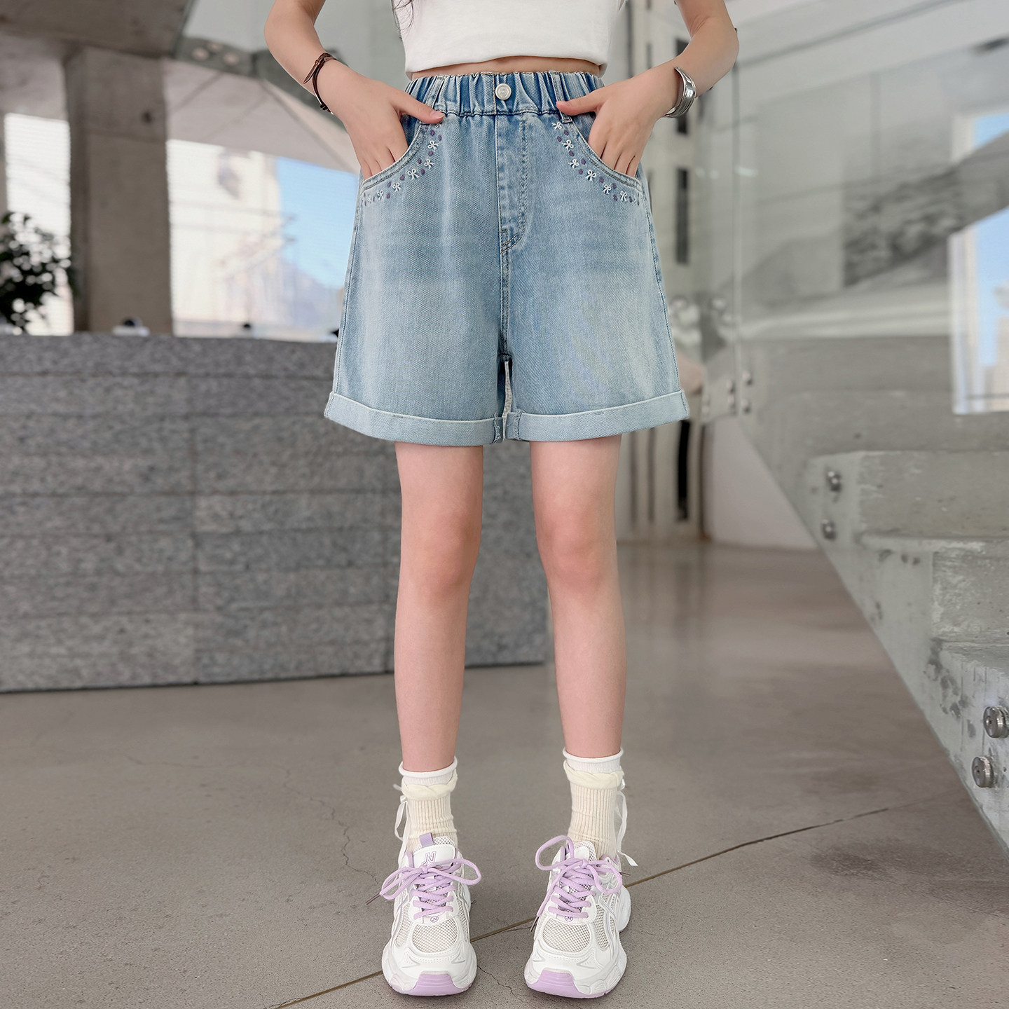 女童牛仔短裤2026新款夏装女孩网红口袋绣花卷边儿童裤子夏季薄款