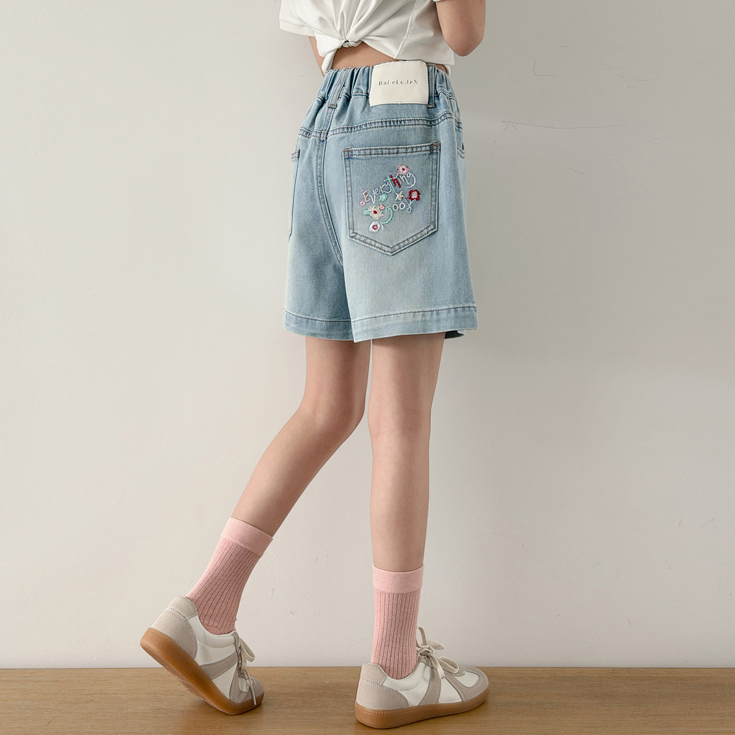 女童牛仔短裤夏季薄款2026新款夏装女孩超好看刺绣花朵儿童裤子夏