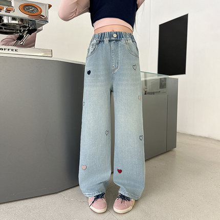 女童窄版直筒裤春秋外穿2026新款春装8时尚9绣爱心10岁儿童牛仔裤