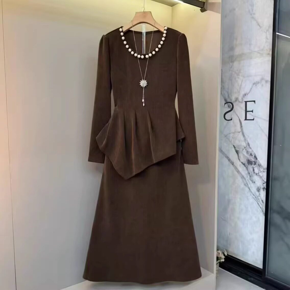 大码春秋新款气质胖妹妹圆领钉珠不规则下摆上衣半身裙显瘦两件套,女装/女士精品,大码套装,淘宝优惠券,粉丝福利购,淘宝优惠卷