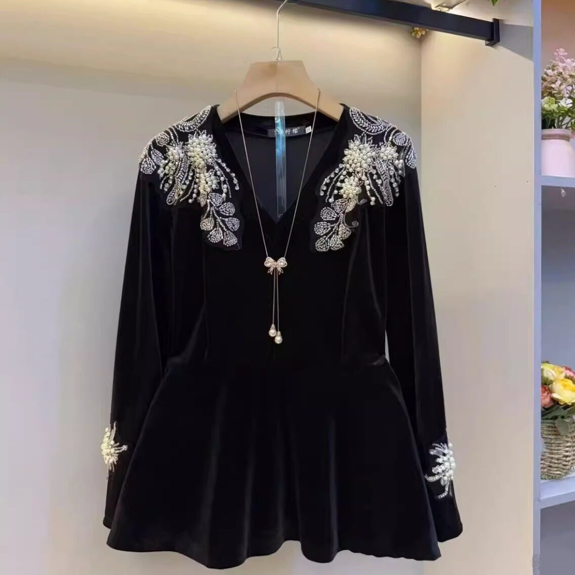 胖妹妹秋冬新款大码法式复古重工钉珠V领丝绒显瘦小衫优雅女人衫,女装/女士精品,大码内搭,淘宝优惠券,粉丝福利购,淘宝优惠卷