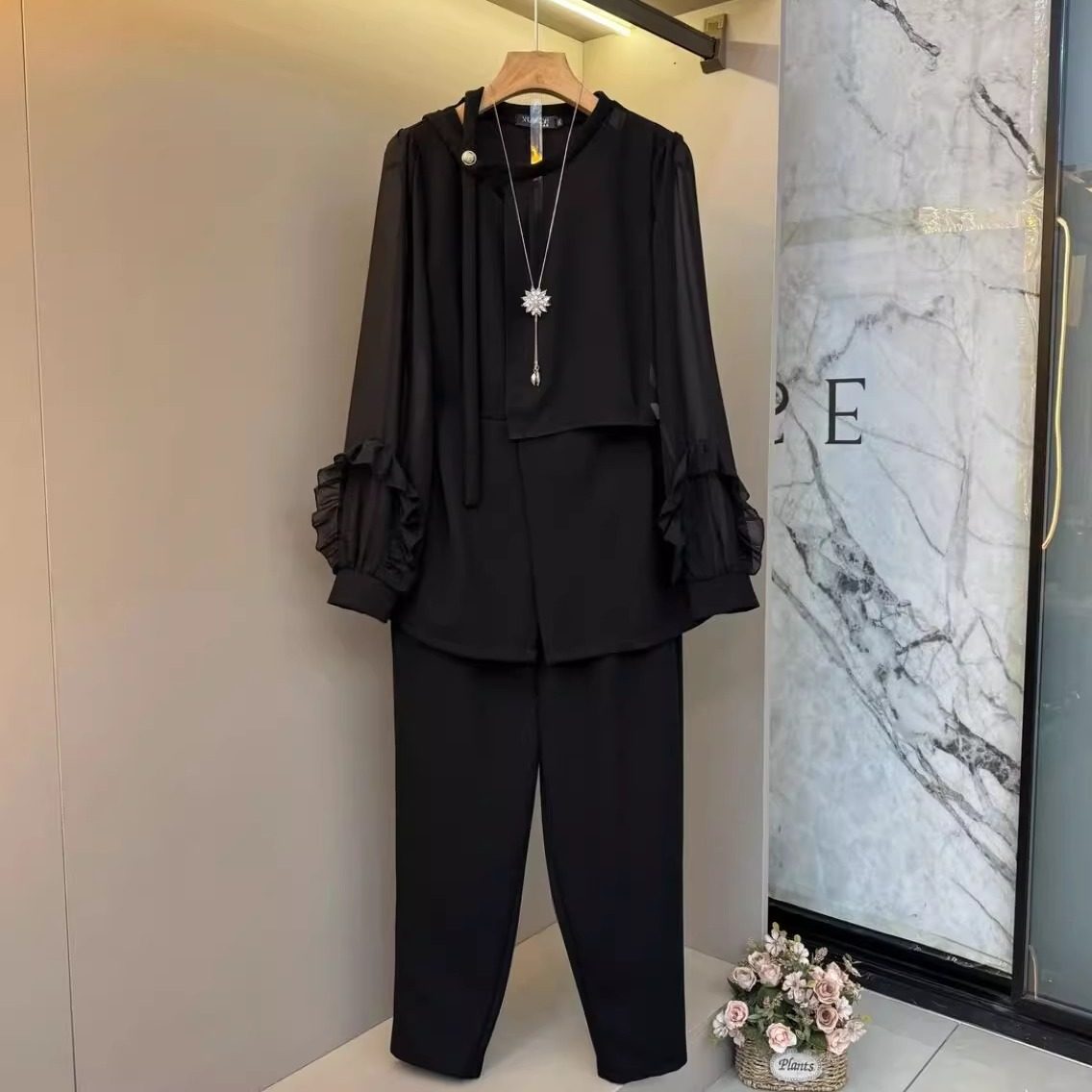 大码女装2025秋季新款设计感不规则木耳边上衣百搭裤子时尚两件套,女装/女士精品,大码套装,淘宝优惠券,粉丝福利购,淘宝优惠卷