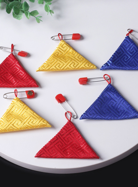 三角形红色随身袋别针式十二生肖宝宝胎毛发收纳空包红布袋礼物