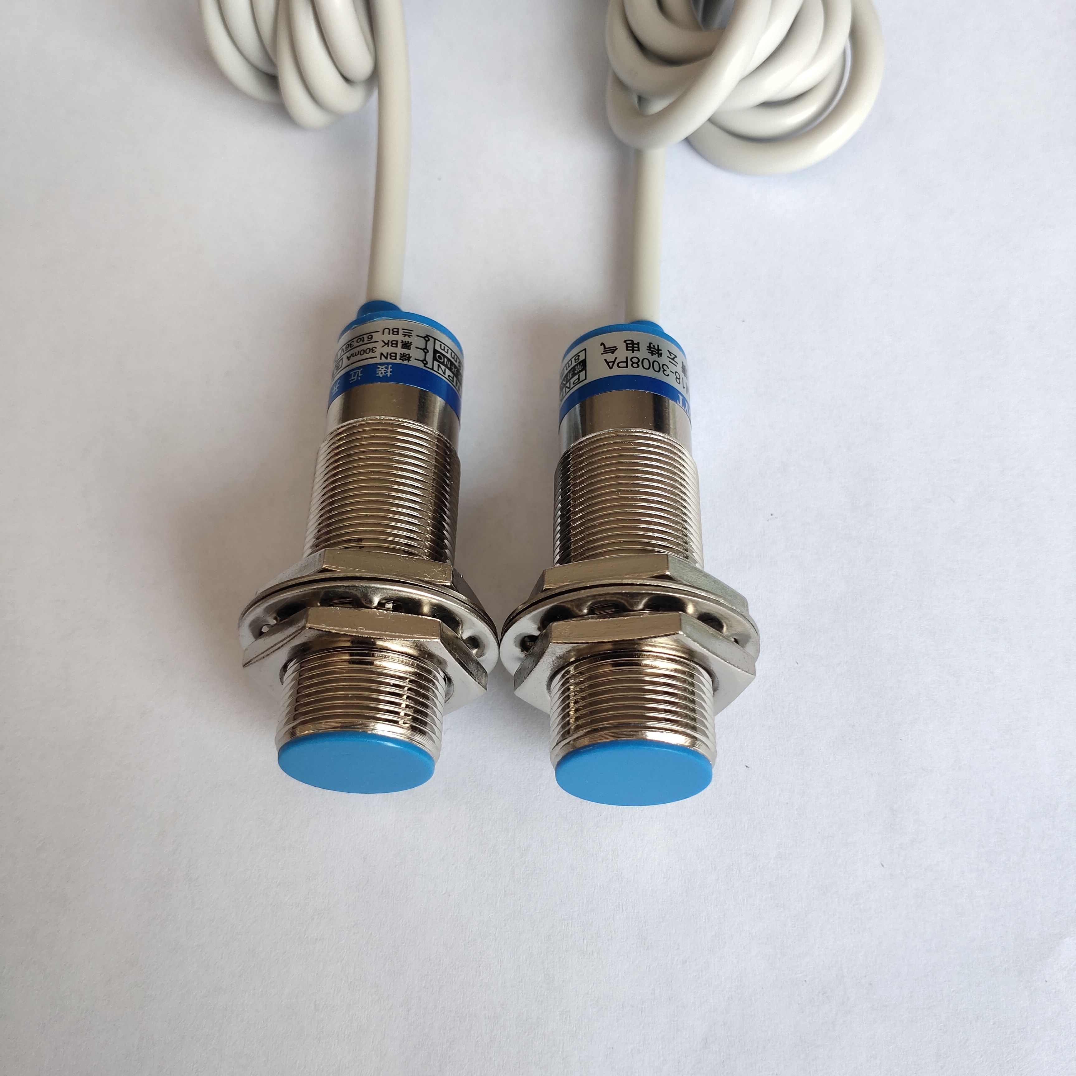 M18远距离埋入式接近开关平头型LM18-3008NA电感式接近开关24V