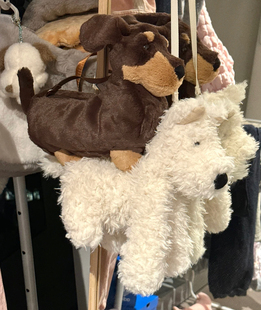 英国jELLYCAT西高地斜挎包巴塞罗熊腊肠狗雨蛙爆米花包包毛绒玩偶