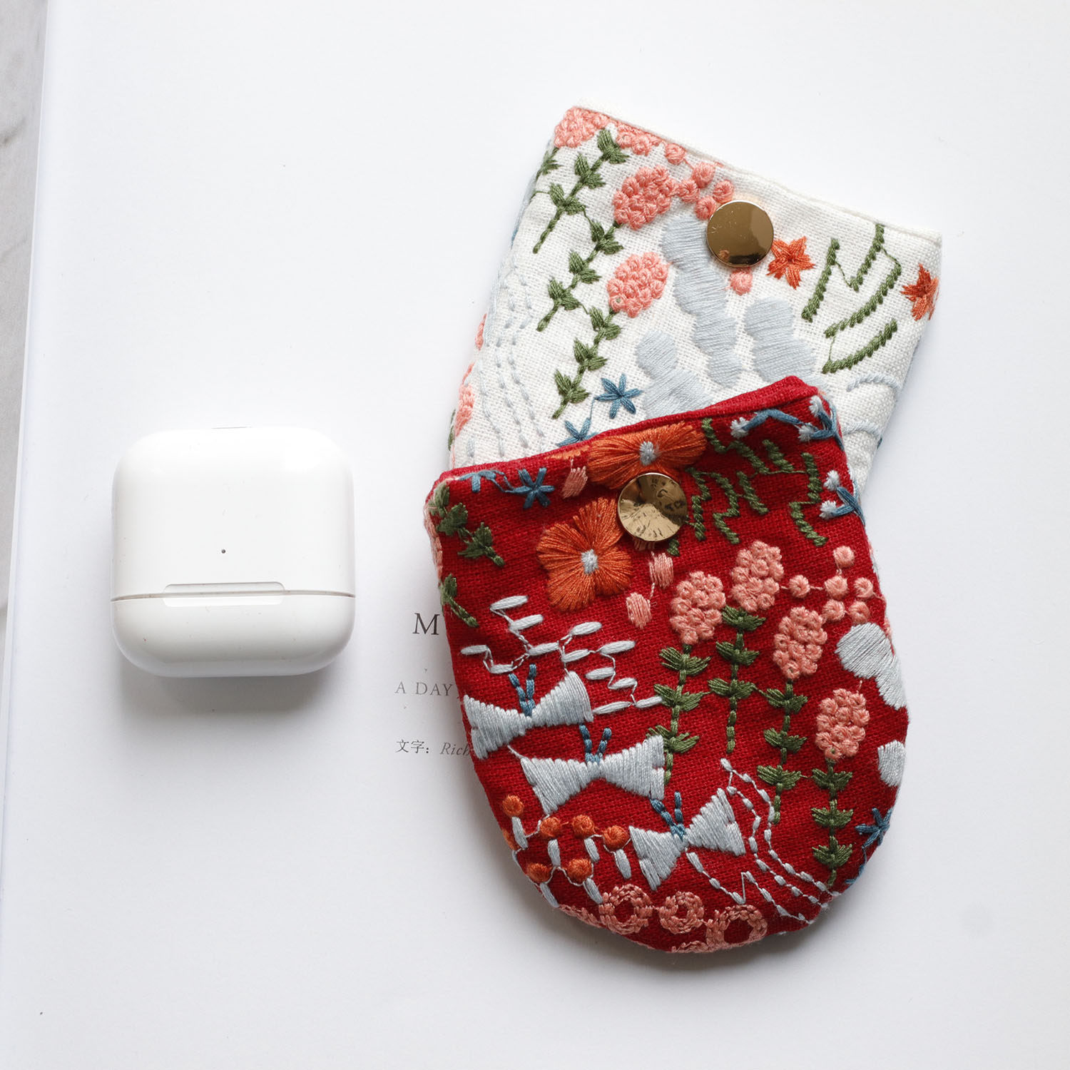 Handmade原创刺绣花海迷你包无线苹果蓝牙耳机包小号戒指首饰保护套壳收纳包精致迷你手工小包布艺耳机便携包,3C数码配件,耳机保护套,淘宝优惠券,粉丝福利购,淘宝优惠卷