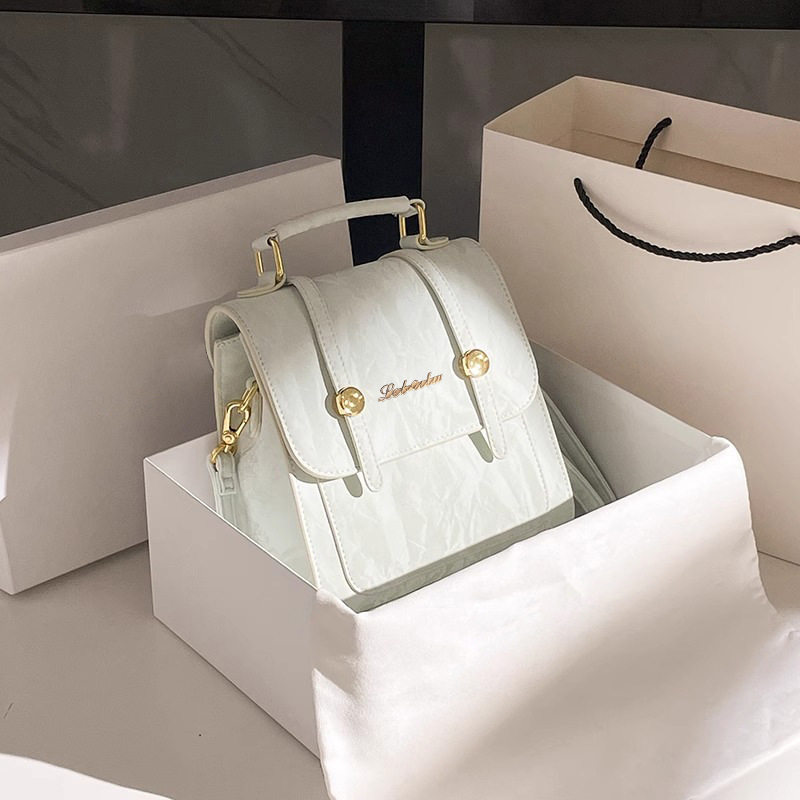 2025新款小众休闲百搭双肩包轻便学院风简约逛街小型背包女包