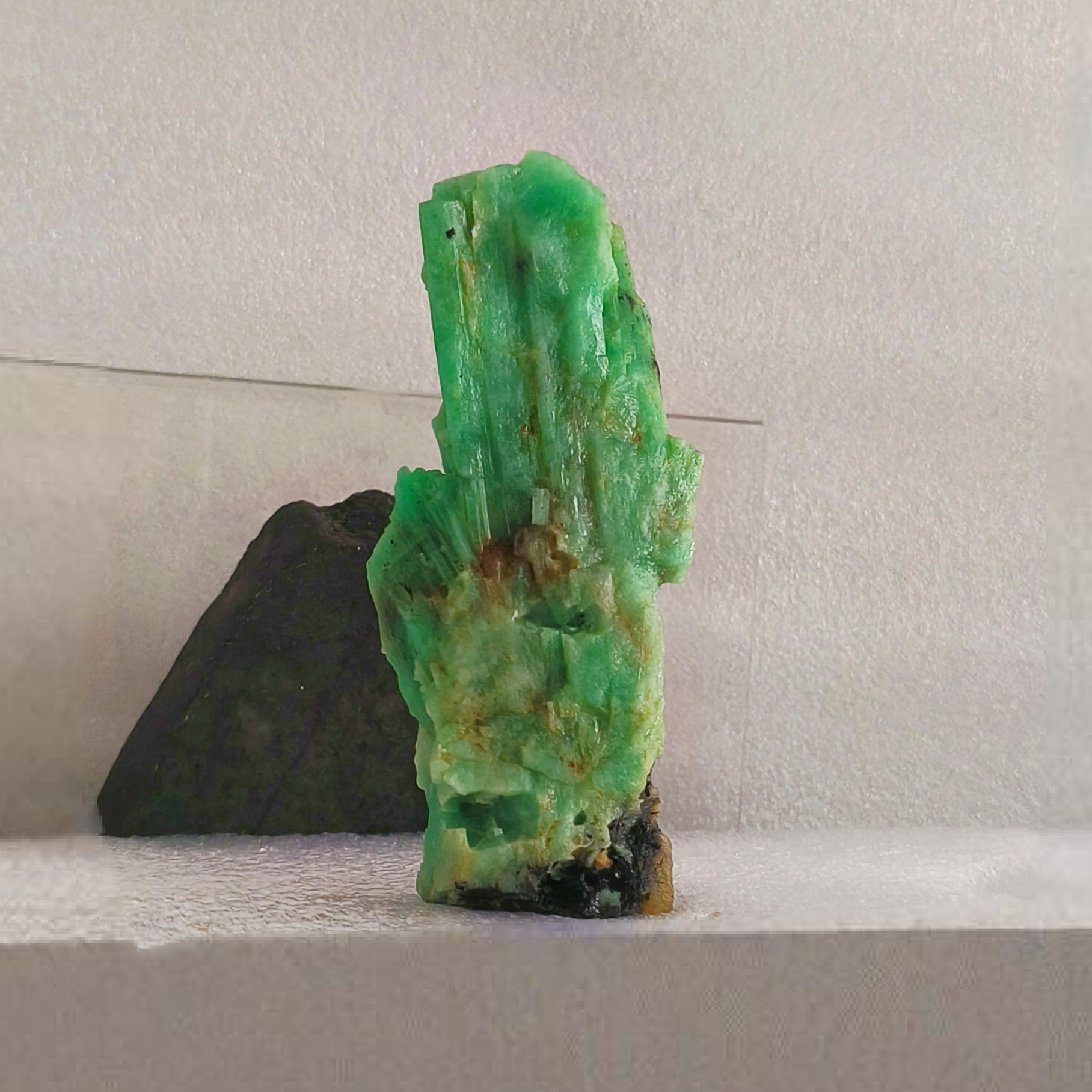 云南文山纯天然祖母绿原石精品玉石矿标本奇石客厅招财风水摆件