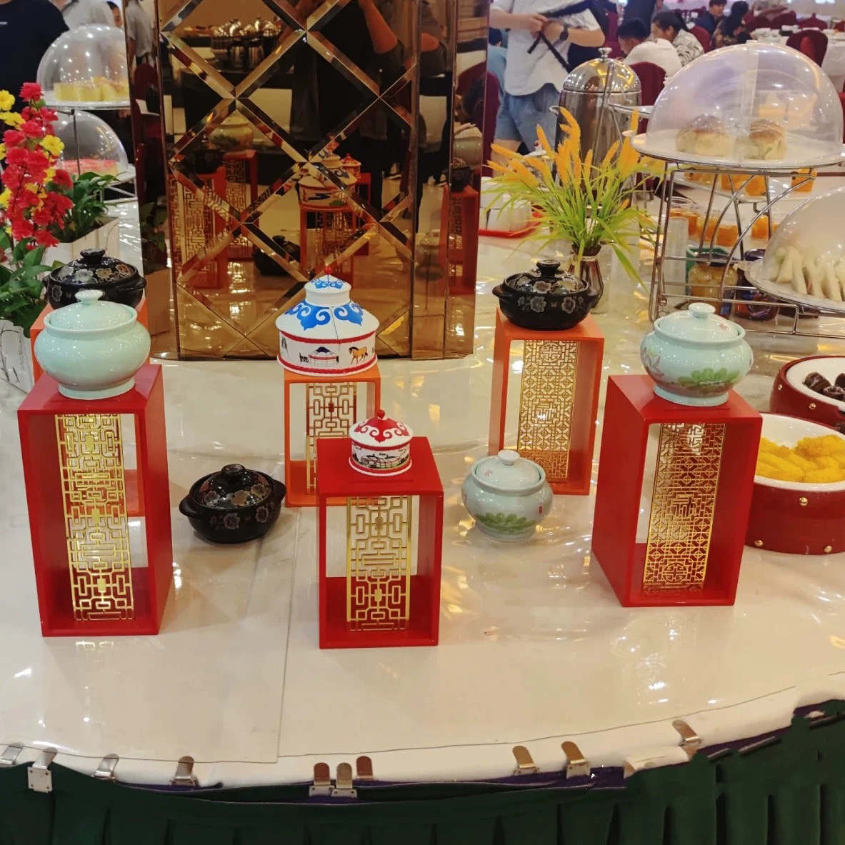 创意新中式复古明档实木展示盘子架餐厅装饰特色菜品支架摆台底座