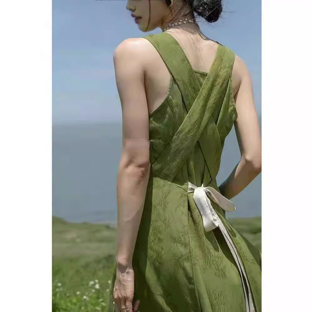 法式绿色背心裙无袖气质连衣裙女2025夏季设计感长裙收腰显瘦裙子