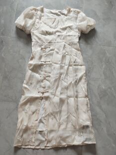 L码 胸92腰围76 不退换 长112 国风花朵刺绣开叉连衣裙