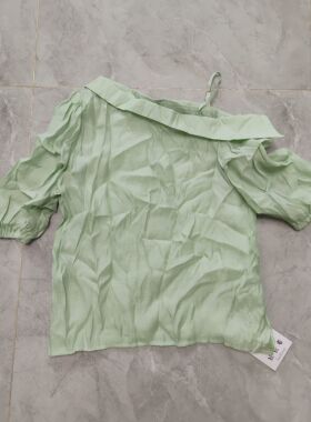 绿色 天丝上衣   长55胸100 M码不退换