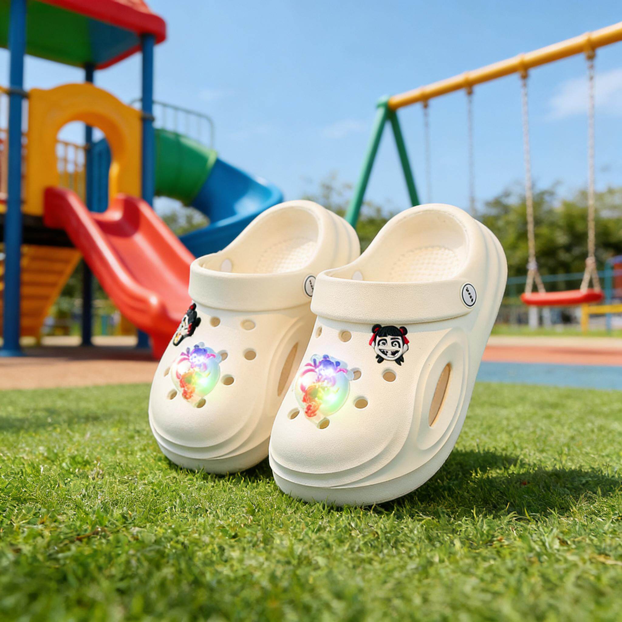 哪吒儿童洞洞鞋女童春夏宝宝软底防滑凉拖鞋居家外穿包头护脚童鞋