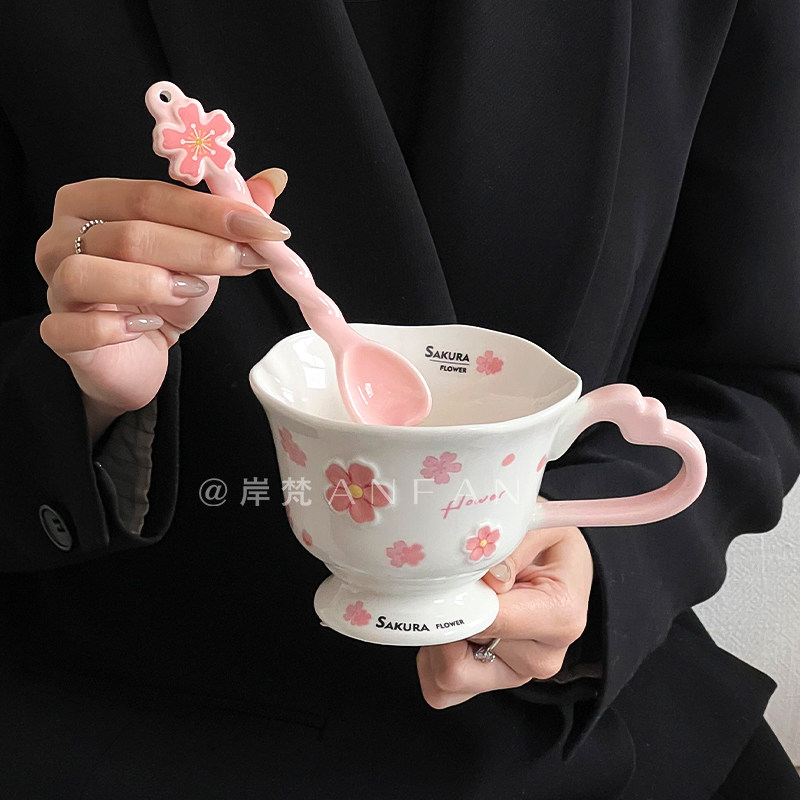 粉色陶瓷马克杯可爱少女心图片