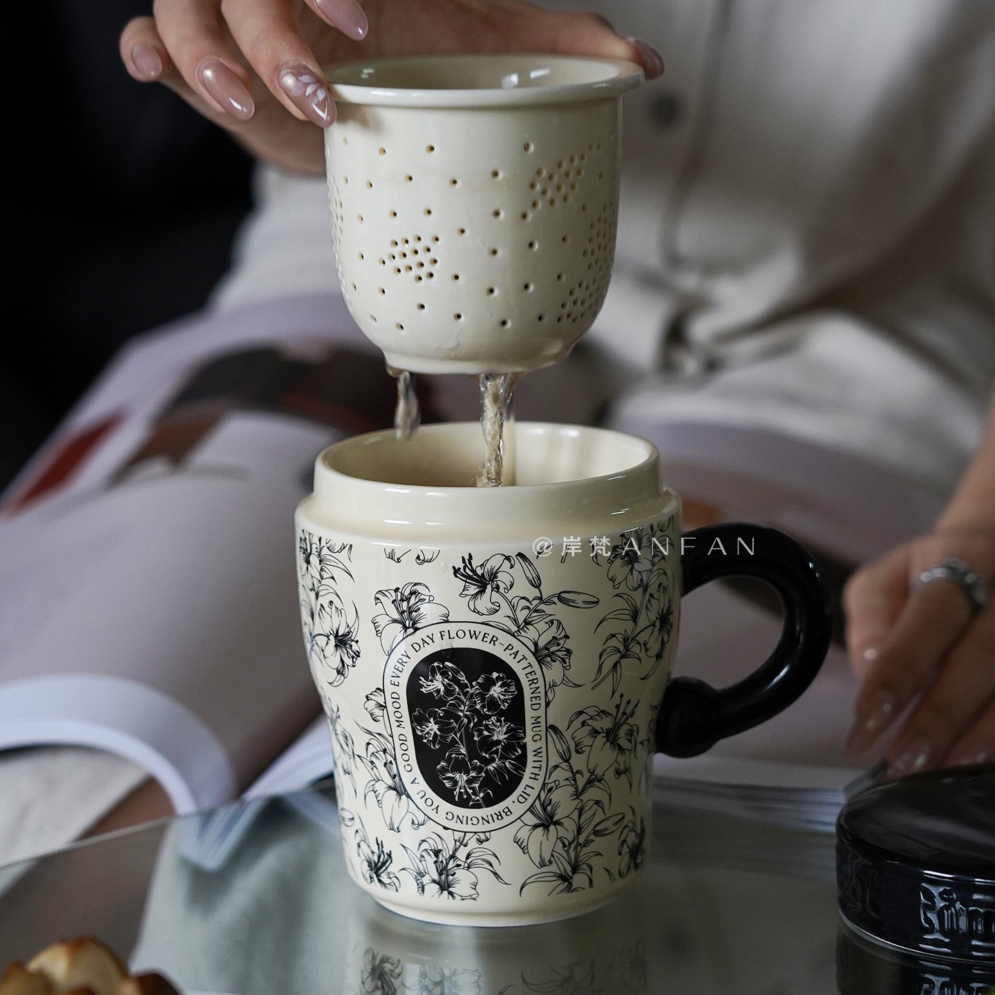 岸梵创意带盖带茶格茶水分离陶瓷杯家用高级感马克杯咖啡杯泡茶杯