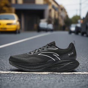 2025男子网面透气缓震耐磨回弹跑鞋 运动鞋 112525558 羚跑 安踏