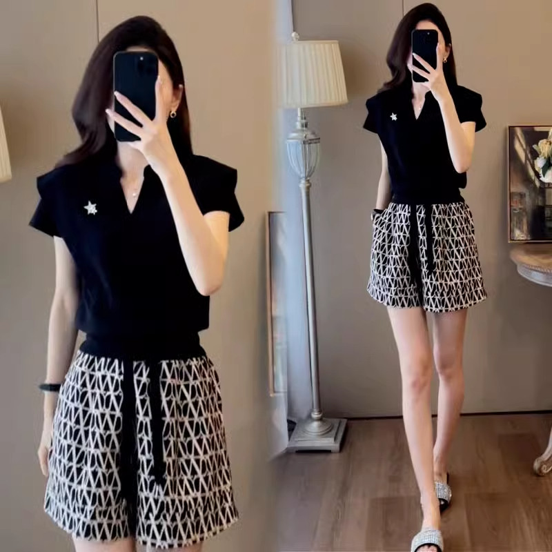 时尚休闲运动服套装女士2025夏季新款宽松显瘦V领上衣短裤两件套