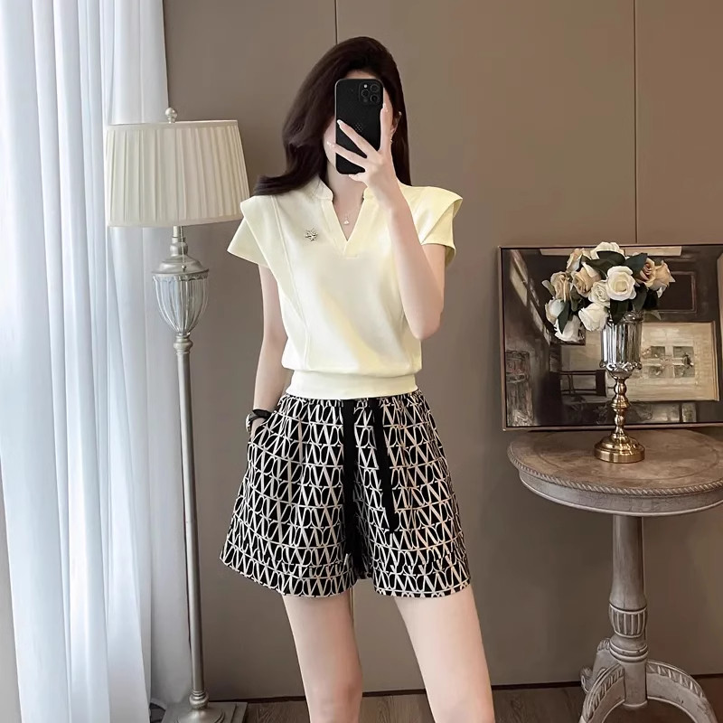 时尚休闲运动服套装女士2025夏季新款宽松显瘦V领上衣短裤两件套