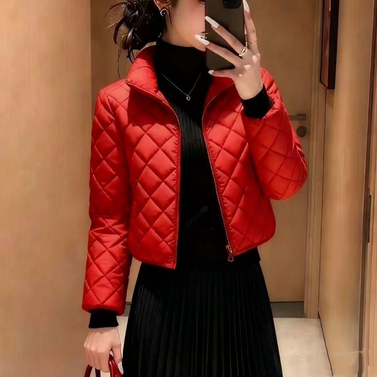 红色短款菱格棉服女立领修身外套