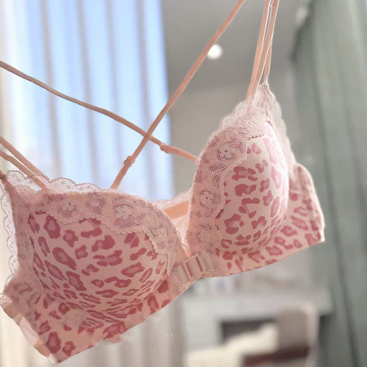辣妹性感美背粉豹前扣内衣女