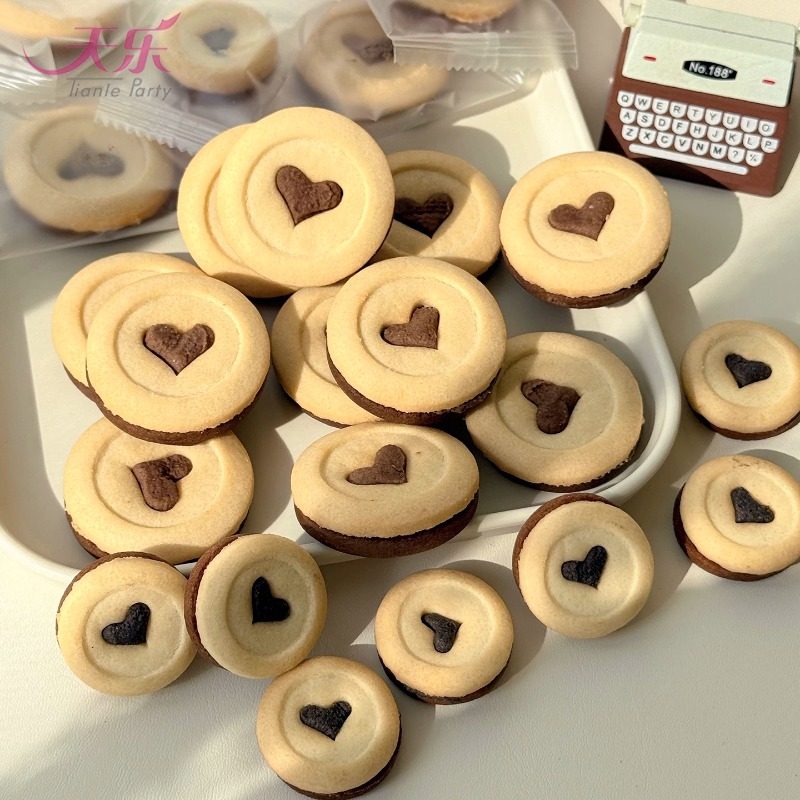 爱心夹心饼干蛋糕装饰心形巧克力夹心曲奇巧客芳混合生日烘焙摆件,节庆用品/礼品,蛋糕/烘焙装饰用品,淘宝优惠券,粉丝福利购,淘宝优惠卷