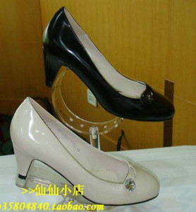 纤纤妙语女鞋牛皮材质春秋款单鞋23003，大方中跟，侧镶钻精美款