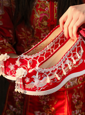 红色汉服鞋子女春季复古低跟流苏配秀禾服婚鞋中式新娘古装绣花鞋