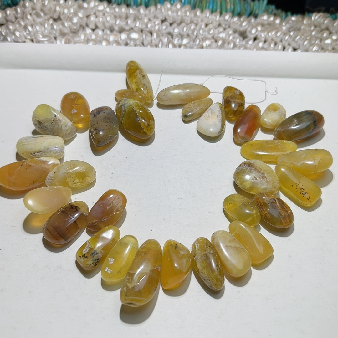 p227，天然黄澳宝随形一条