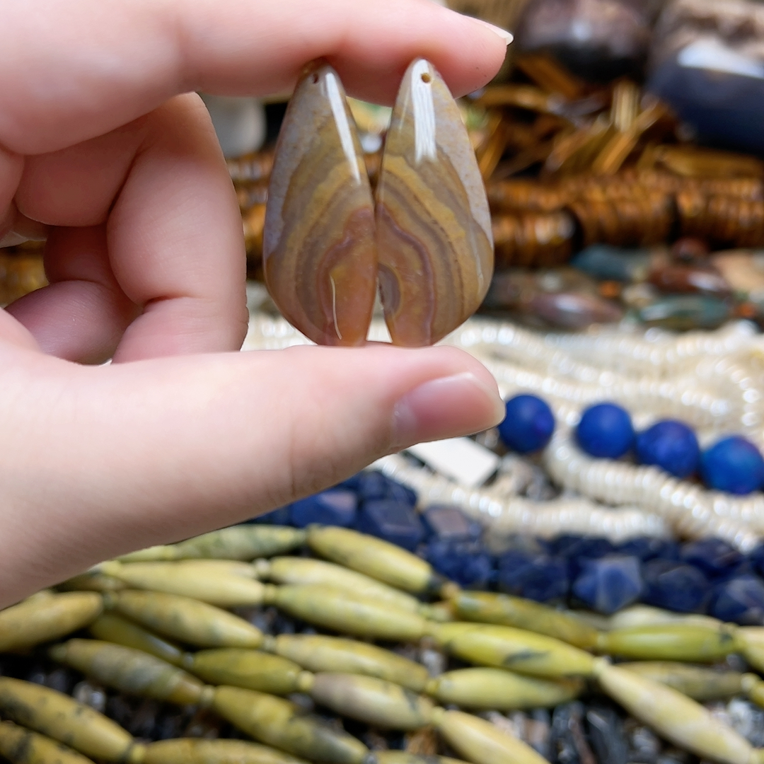 s464，蝴蝶翅膀缠丝玛瑙吊坠一个