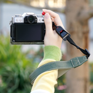 快拆扣手腕带适用佳能R50 M50索尼a6700富士XS20尼康Z30松下 200D