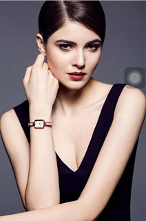 VERO MODA专柜正品亮钻点缀腕扣式时尚女士石英手表手镯金属腕表