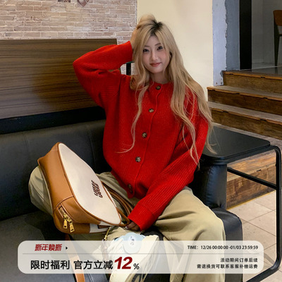 饭饭又饿了安克拉红圆领毛衣外套