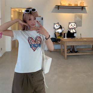 饭饭又饿了美式 简约显瘦百搭正肩上衣 趣味爱心印花短袖 t恤女夏季