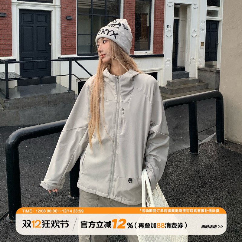 饭饭又饿了美式复古防风冲锋衣女