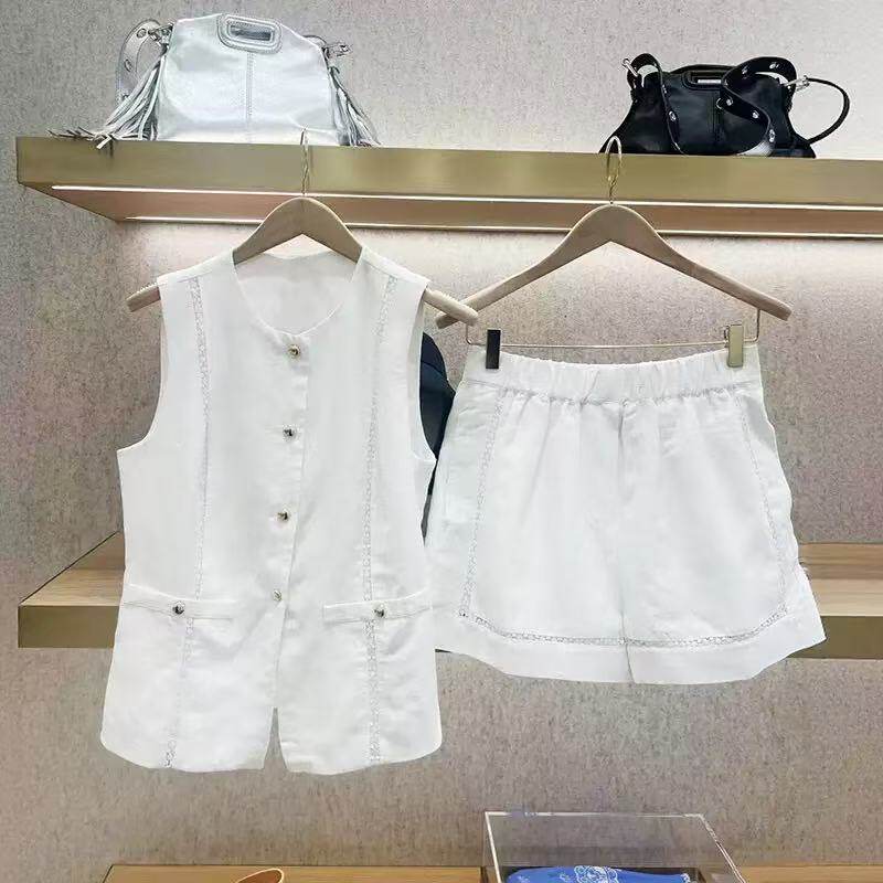 法式小众26春夏新镂空花边拼接简洁白色无袖修身马甲短裤套装女