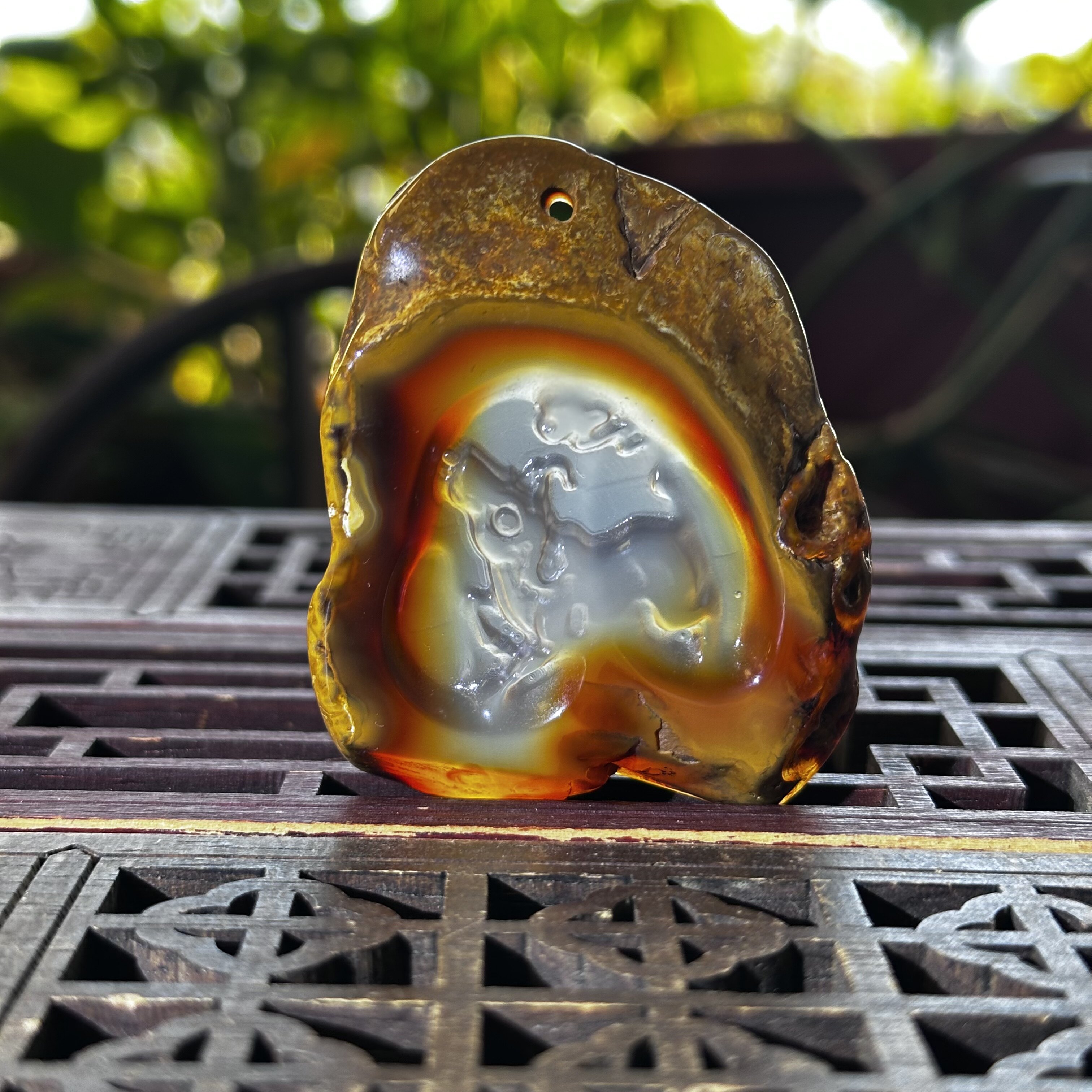 天然原石一体雕刻生肖小牛吊坠江料冰红刚透玛瑙质地挂件