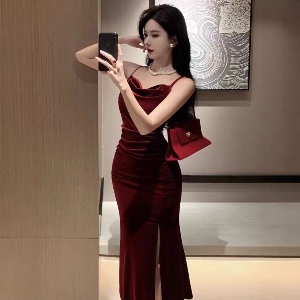 高级法式金丝绒吊带连衣裙女秋冬性感紧身鱼尾长裙开叉包臀礼服裙