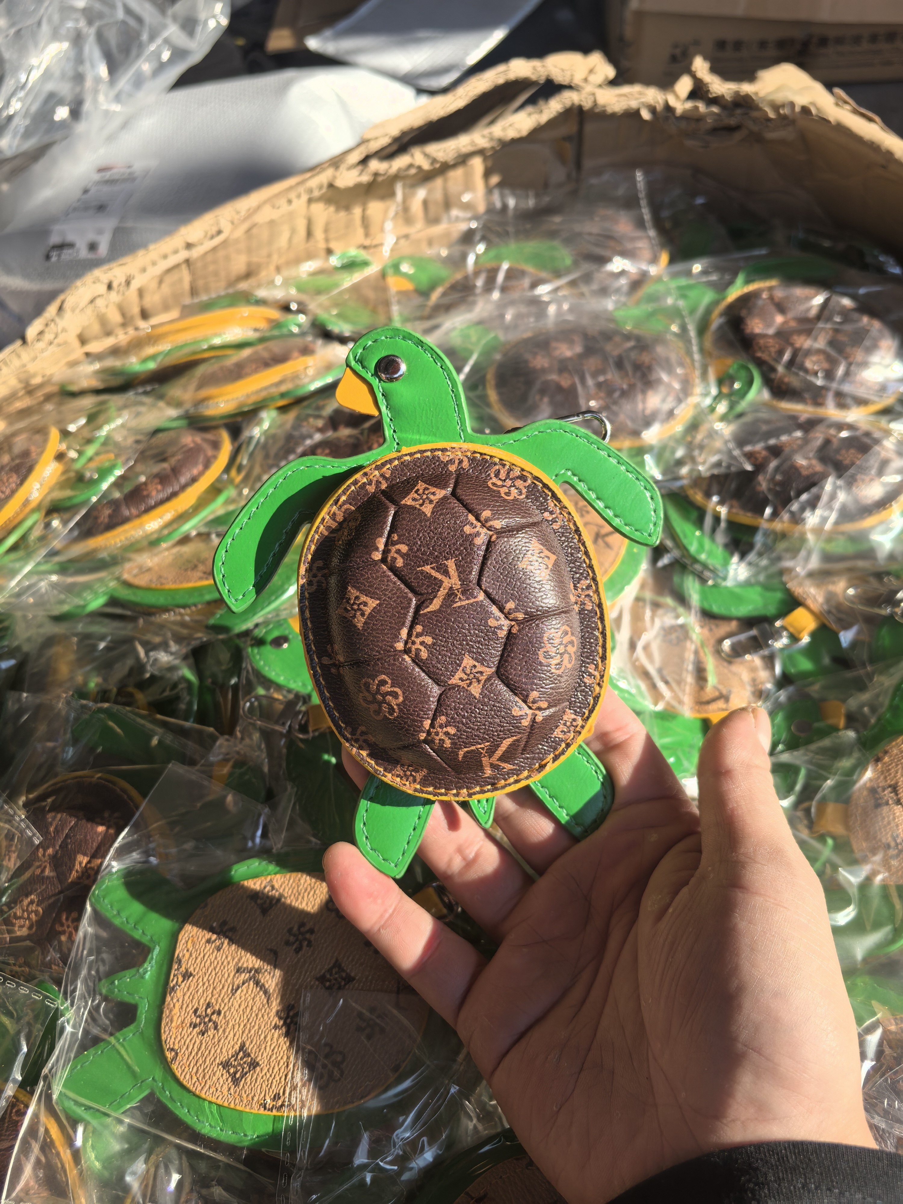 网红明星同款库存包老花包可爱小乌龟包车钥匙扣挂饰零钱包耳机包
