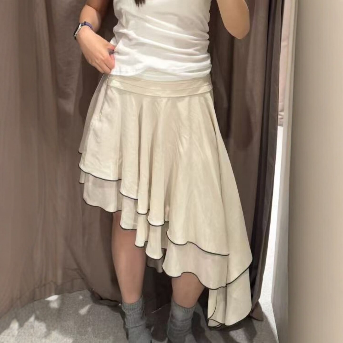 ZA外贸出口女装新款流光杏色中腰压褶叠层装饰不对称裙子 2661209