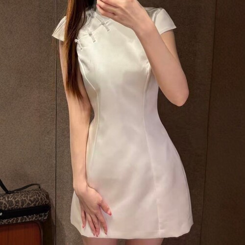 旗袍版型丝缎绳结扣迷你连衣裙