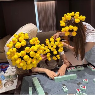 小黄鸭发夹麻将台球惩罚游戏道具立体弹簧夹子摆摊地推头饰小礼品