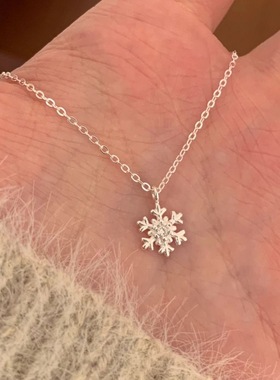 圣诞雪花项链小众ins气质高级感百搭精致颈链轻奢送女友生日礼物