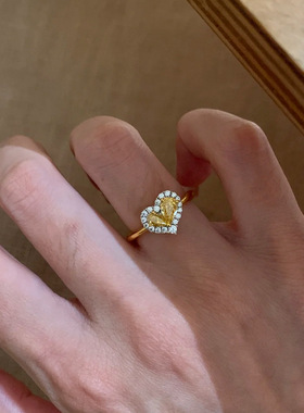 小众设计轻奢心形冰花切黄钻戒指女中古金色满钻爱心爆闪锆石指环