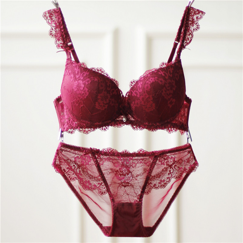 维多利亚性感蕾丝小胸聚拢本命年红色内衣女软钢圈上托防下垂文胸