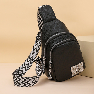 胸包女韩版休闲斜挎包女士潮流软皮小背包大容量百搭单肩包胸前包