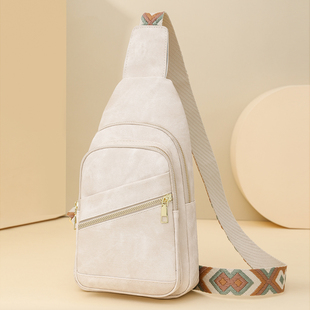 2024新款胸包女斜挎包时尚百搭单肩包手机包休闲软皮旅行胸前包