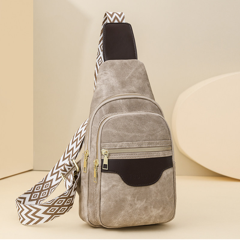 韩版时尚软皮胸包女士小背包休闲百搭单肩包斜挎胸前包多功能小包