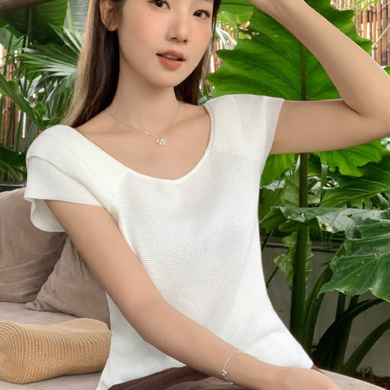 米白色感漏锁骨针织短袖t恤女修身显瘦绝美气质2025新款夏季上衣
