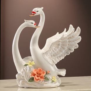 陶瓷天鹅摆件一对客厅中式卧室白天鹅家居客厅桌面摆件玄关装饰品