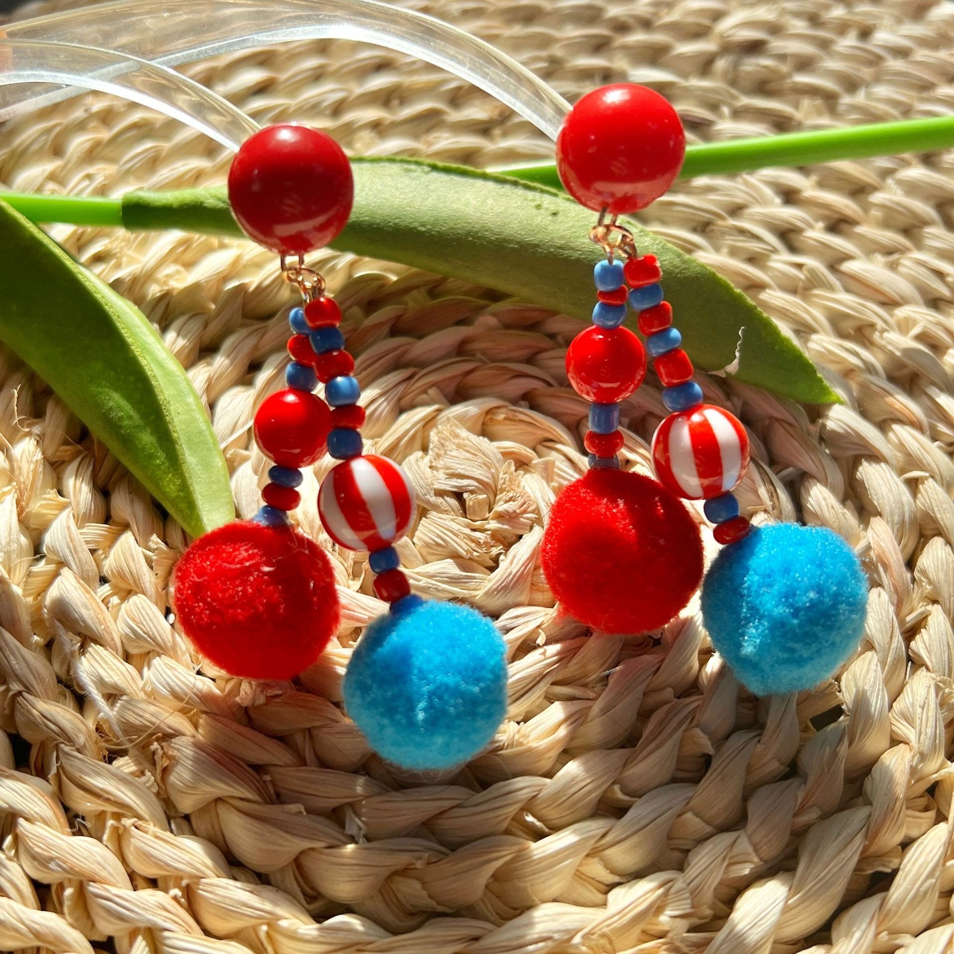 复古红蓝撞色长款毛球趣味耳环夸张复古小众独特时尚个性耳钉耳夹,饰品/流行首饰/时尚饰品新,耳环,淘宝优惠券,粉丝福利购,淘宝优惠卷